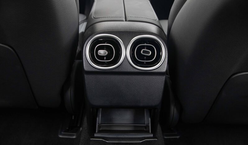 
								2025 Mercedes-Benz C200L full									
