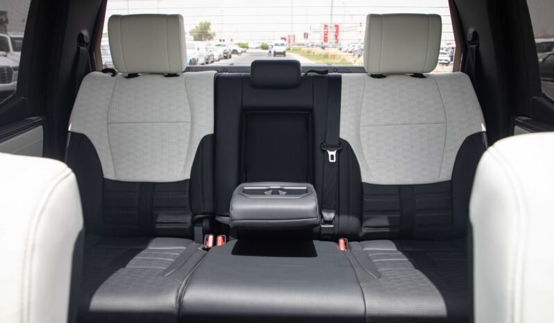 
								2025 Toyota Tundra Capstone 4WD Hybrid full									