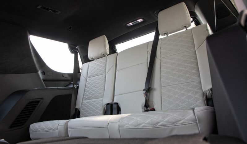 
								Cadillac Escalade V-SERIES full									