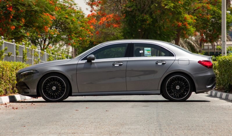 
								2025 Mercedes-Benz A200 Sedan full									