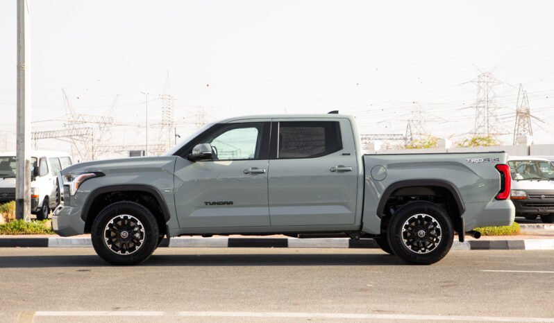 
								2025 Toyota Tundra 4WD SR5 TRD Offroad CrewMax full									