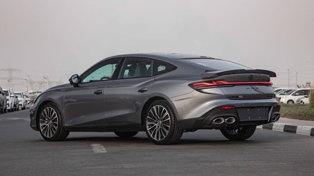 MG7 sports spoiler, is one of the affordable car in UAE for daily use for Mid to Executive class.