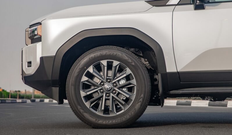 
								2025 Toyota Land Cruiser iForce Max Hybrid 4WD full									