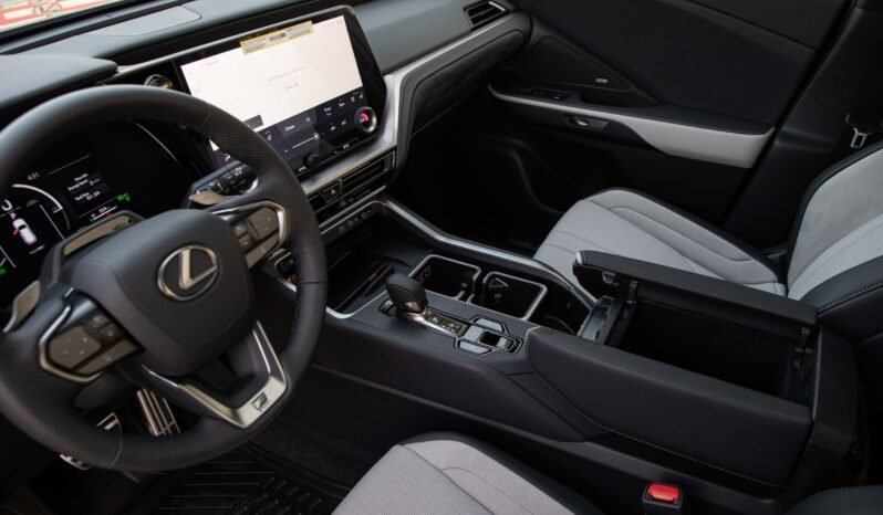 
								2025 Lexus TX500h F Sport 3 full									