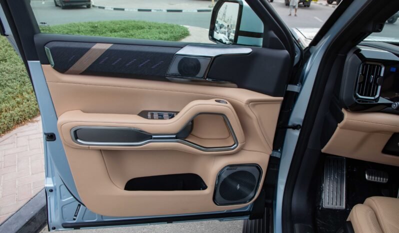 
								2025 BYD Leopard 8 Smart Brave Flagship Edition PHEV | Drone System & Spare Tire Carrier full									