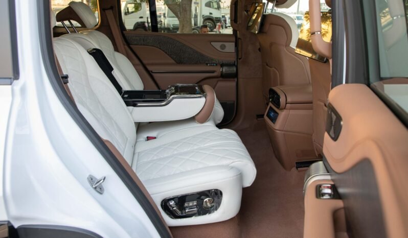
								2025 Yangwang U8 BYD U8 YangWang Deluxe Edition Hybrid 4WD. full									