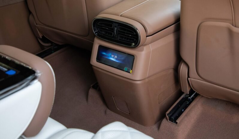 
								2025 Yangwang U8 BYD U8 YangWang Deluxe Edition Hybrid 4WD. full									