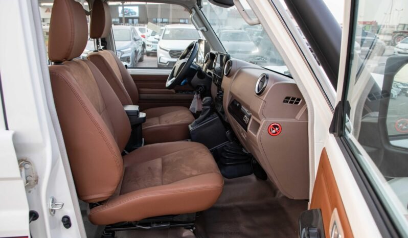 
								Toyota Land Cruiser Pick Up 79 D/C 2.8 T/DSL LX – Z1 A/T full									