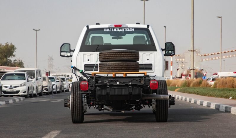 
								2025 Ford F550 XL Regular Chassis Cab full									