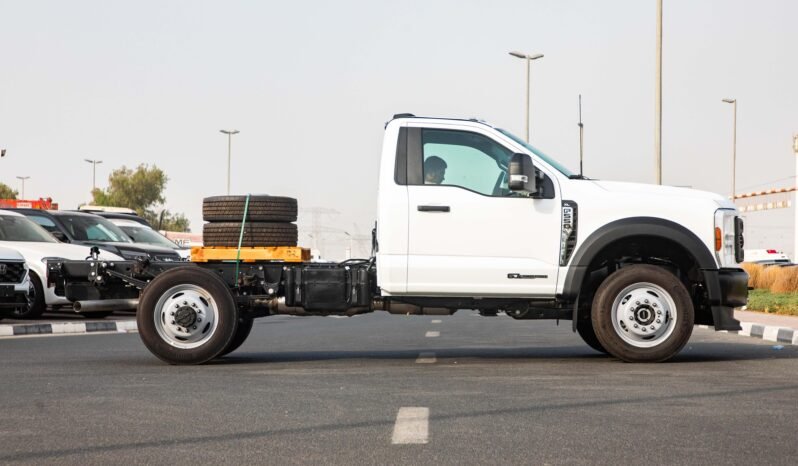 
								2025 Ford F550 XL Regular Chassis Cab full									