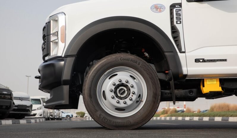 
								2025 Ford F550 XL Regular Chassis Cab full									