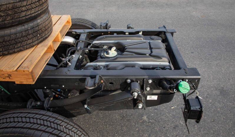 
								2025 Ford F550 XL Regular Chassis Cab full									