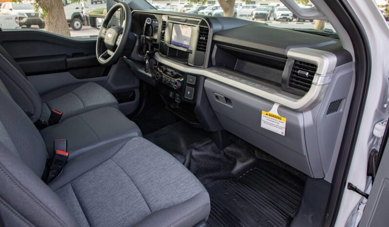 
								2025 Ford F550 XL Regular Chassis Cab full									