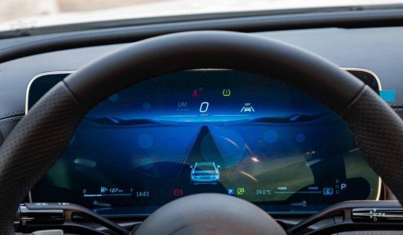 
								2025 Mercedes-Benz C 200 full									