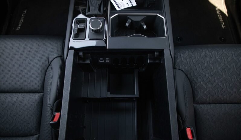 
								2025 Toyota Tundra HYBRID LIMITED I-FORCE MAX full									