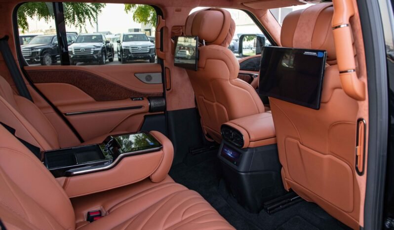 
								2025 Yangwang U8 Premium Edition 22″ Sport Wheels12.8″ Rear Screen full									