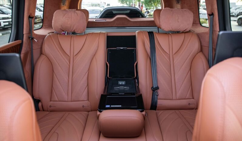 
								2025 Yangwang U8 Premium Edition 22″ Sport Wheels12.8″ Rear Screen full									