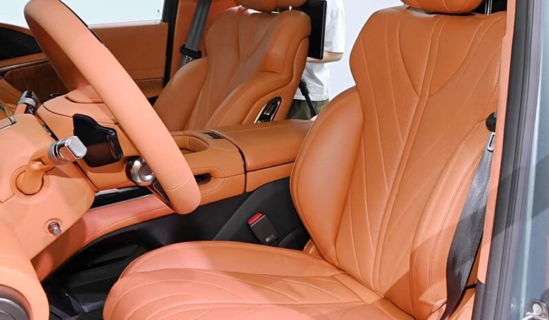 
								2023 Yangwang U8 Premium Edition | 22″ Sport Wheels | 12.8″ Rear Screen full									