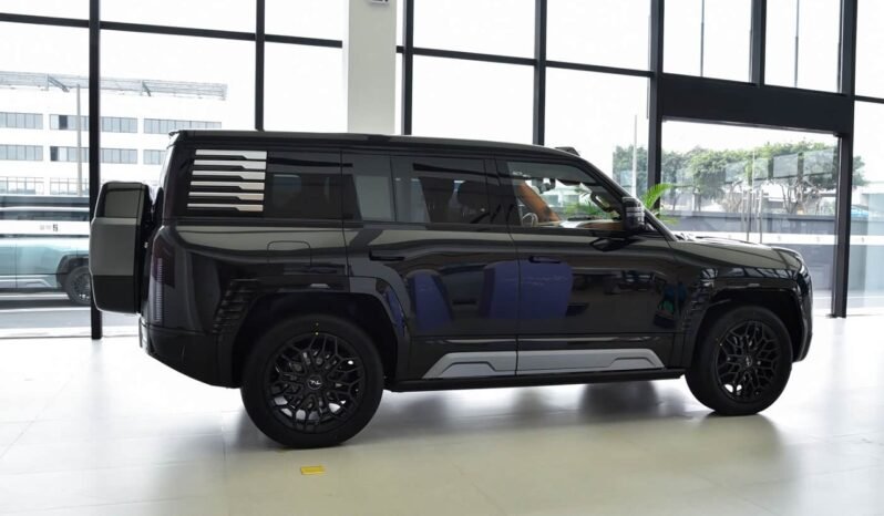 
								2023 Yangwang U8 Premium Edition | 22″ Sport Wheels | 12.8″ Rear Screen full									