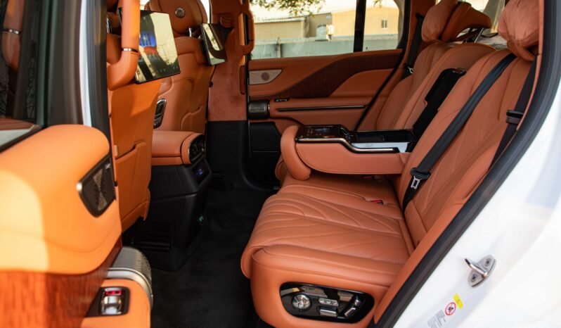 
								2025 Yangwang U8 Premium Edition full									