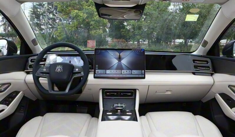 
								2025 BYD Qin L DM-i BYD Qin L DM-i Superior Edition 80KM Smart Driving full									