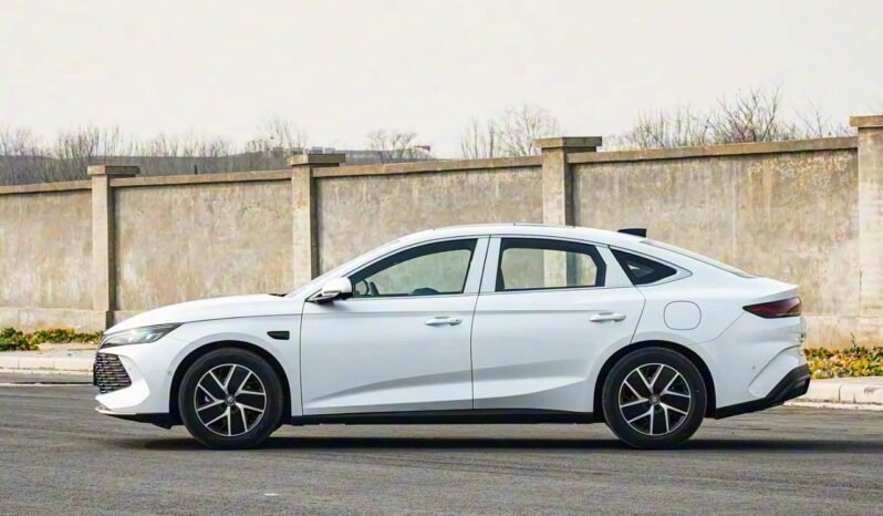 
								2025 BYD Qin L DM-i BYD Qin L DM-i Superior Edition 80KM Smart Driving full									