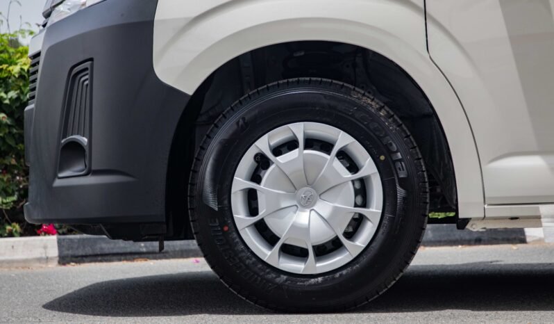 
								2026 Toyota Hiace STD ROOF 6S P 3.5 L MT GL RB full									