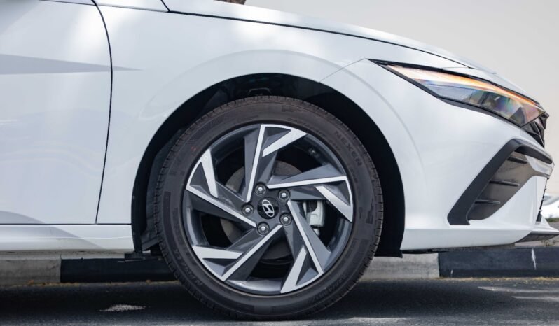 
								2025 Hyundai Elantra 1.5L Premium full									