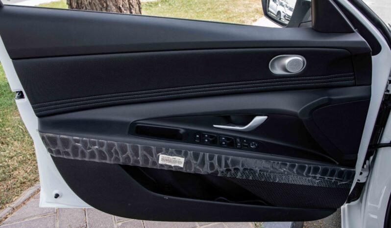 
								2025 Hyundai Elantra 1.5L Premium full									