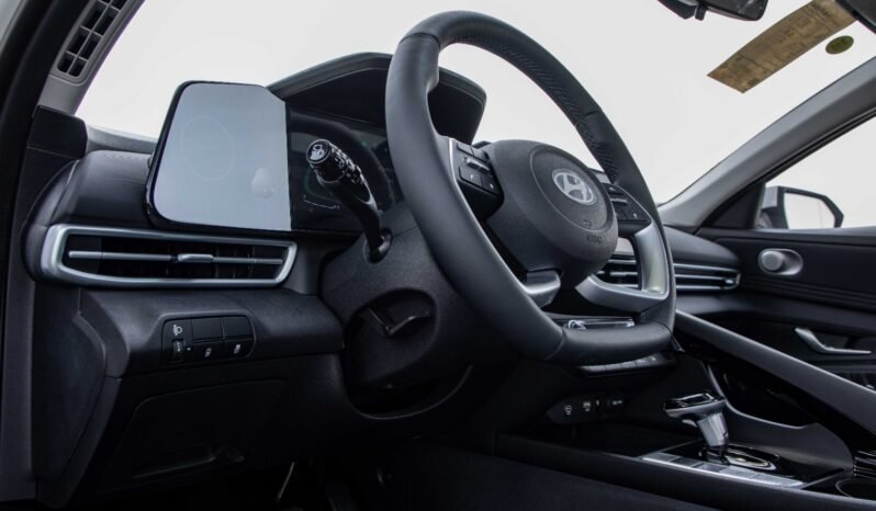 
								2025 Hyundai Elantra 1.5L Premium full									