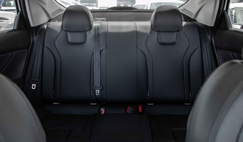 
								2025 Hyundai Elantra 1.5L Premium full									
