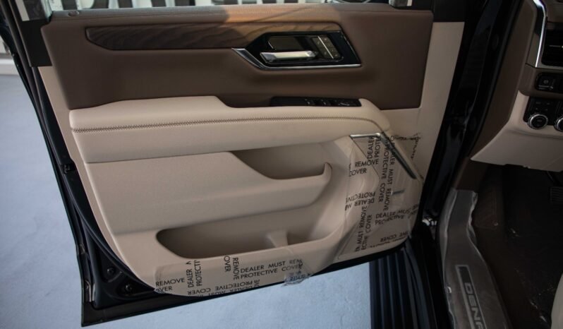 
								2025 GMC Yukon Denali 6.2L V8 4WD full									