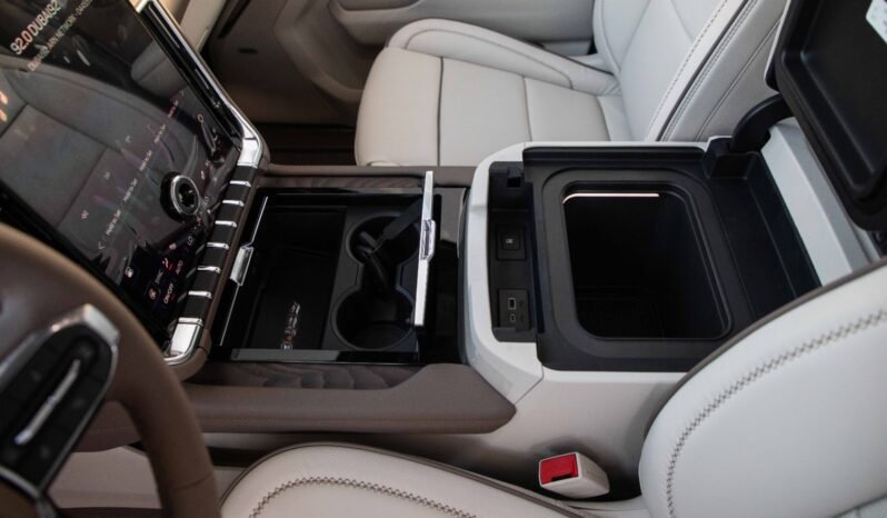 
								2025 GMC Yukon Denali 6.2L V8 4WD full									