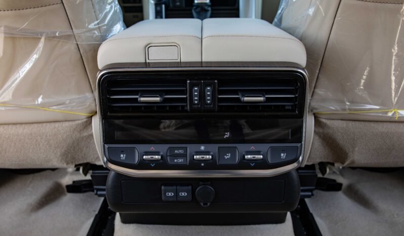 
								2026 Toyota Land Cruiser VXR 4.0L A/T Petrol full									