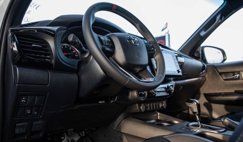 
								2026 Toyota Hilux GR Sport 4.0L AT 4WD full									