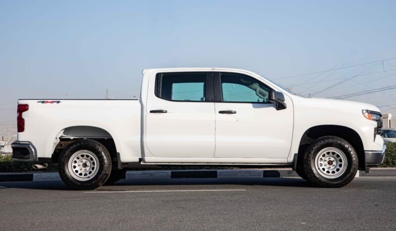 
								2025 Chevrolet Silverado V8 5.3L PICK-UP 4WD full									