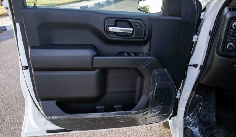 
								2025 Chevrolet Silverado V8 5.3L PICK-UP 4WD full									
