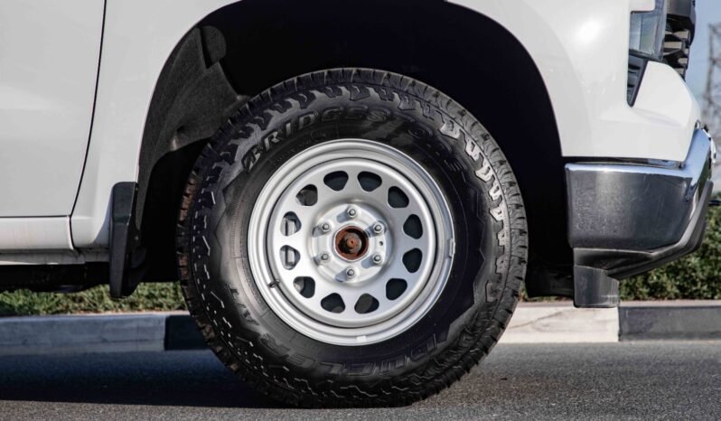 
								2025 Chevrolet Silverado V8 5.3L PICK-UP 4WD full									