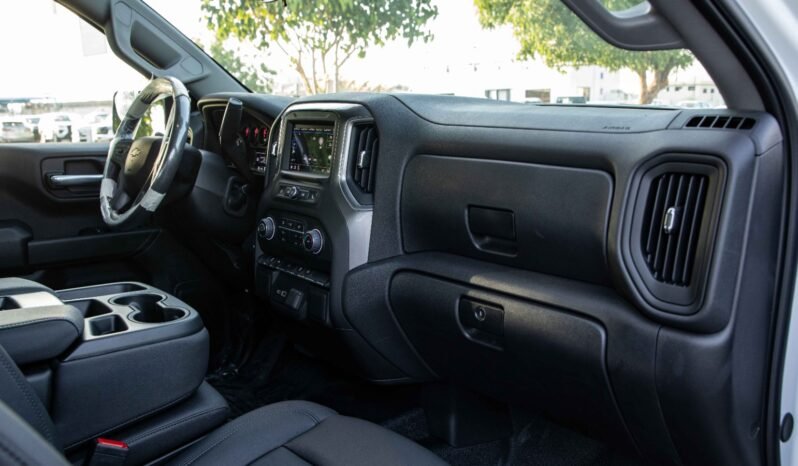 
								2025 Chevrolet Silverado V8 5.3L PICK-UP 4WD full									