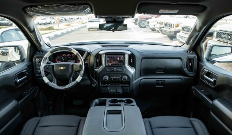 
								2025 Chevrolet Silverado V8 5.3L PICK-UP 4WD full									