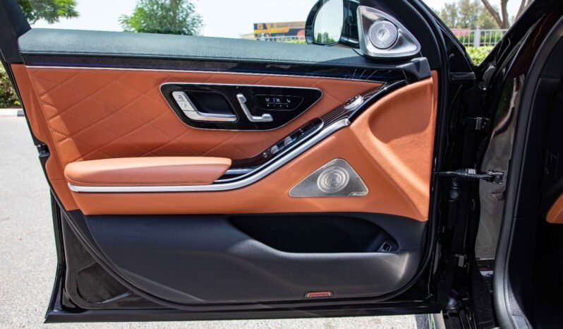 
								2024 Mercedes Benz S500 4MATIC L 4.0L AMG full									
