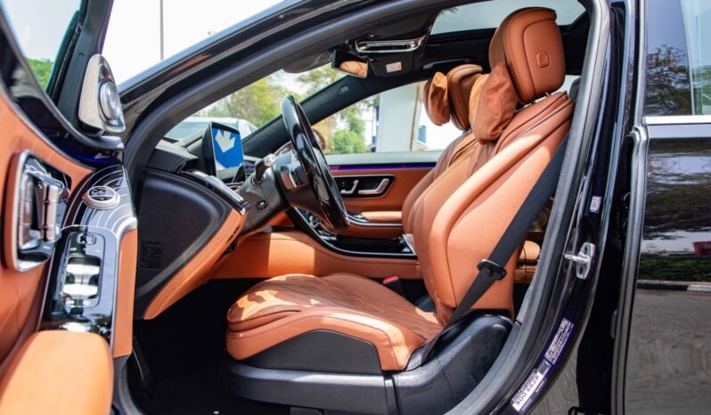 
								2024 Mercedes Benz S500 4MATIC L 4.0L AMG full									