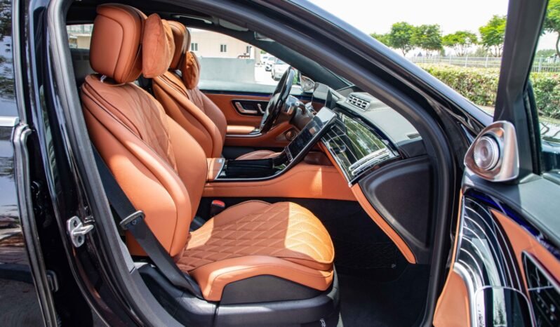 
								2024 Mercedes Benz S500 4MATIC L 4.0L AMG full									
