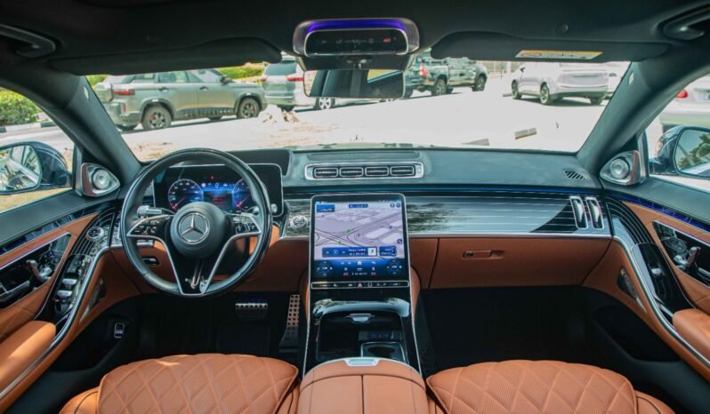
								2024 Mercedes Benz S500 4MATIC L 4.0L AMG full									