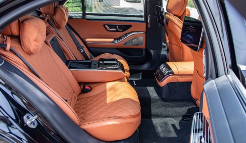 
								2024 Mercedes Benz S500 4MATIC L 4.0L AMG full									
