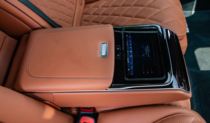 
								2024 Mercedes Benz S500 4MATIC L 4.0L AMG full									