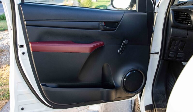 
								2026 Toyota Hilux D/C 4WD Diesel DLX-E M/T full									