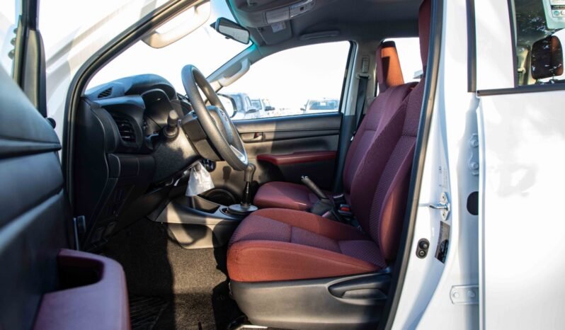 
								2026 Toyota Hilux D/C 4WD Diesel DLX-E M/T full									