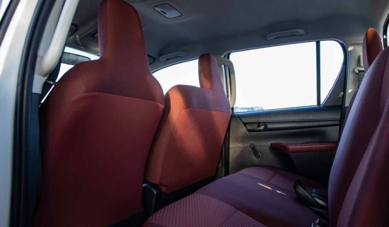 
								2026 Toyota Hilux D/C 4WD Diesel DLX-E M/T full									