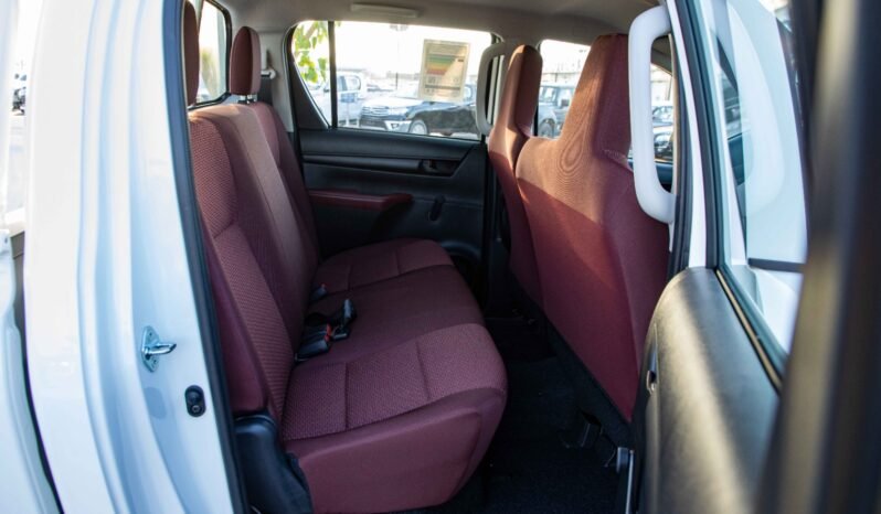 
								2026 Toyota Hilux D/C 4WD Diesel DLX-E M/T full									